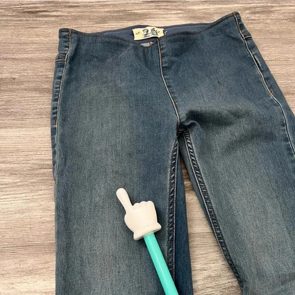 Free People Penny Pull-On Dark Wash Blue Mid Rise Flare Jeans Women’s Size 26 - Picture 6 of 12